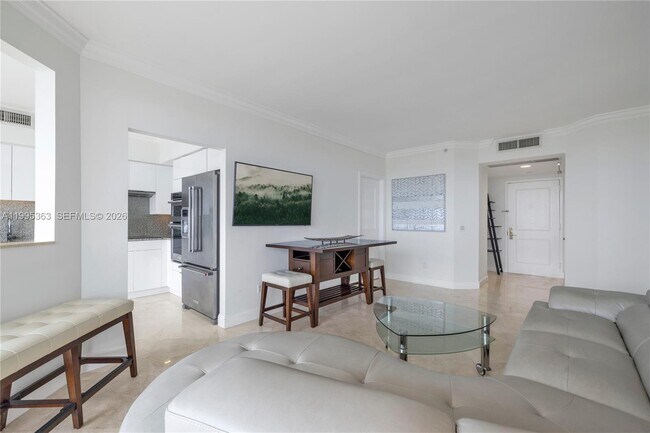 Foto del edificio - 4779 Collins Ave