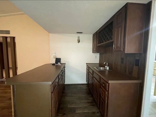 Building Photo - 3404 Livingston Ln