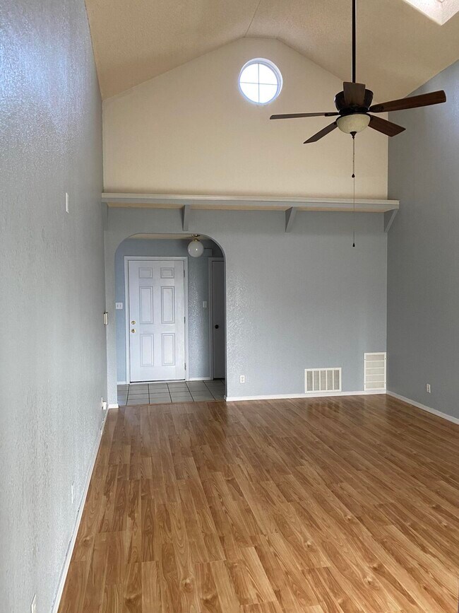 Building Photo - 1445 Plaza Verde Dr