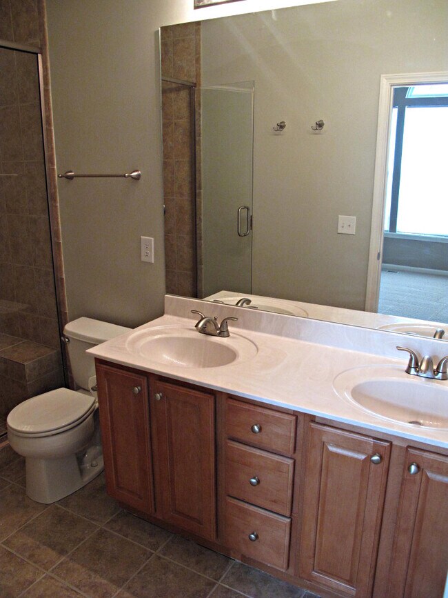 Building Photo - 12651 Watford Way