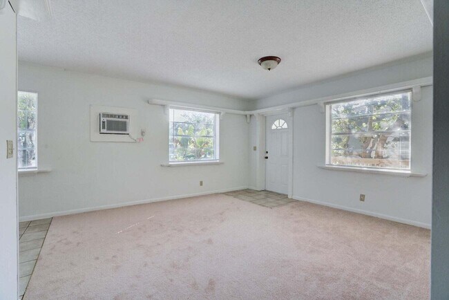 Foto del edificio - 700 N Hepburn Ave