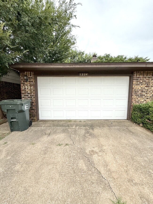 Building Photo - 1334 Eastgate Dr