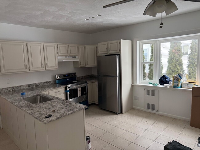 Building Photo - 35 Haynes St