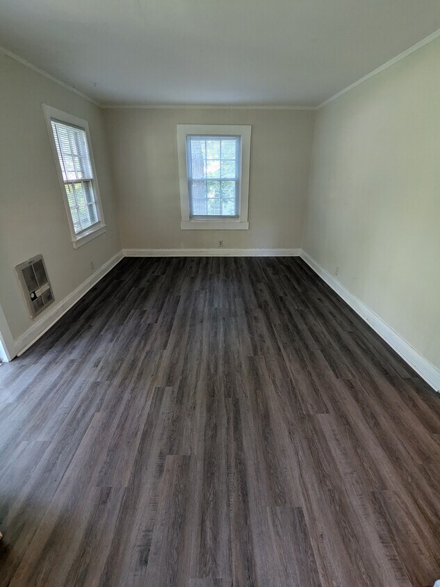 Foto del edificio - 327 Forrester Dr