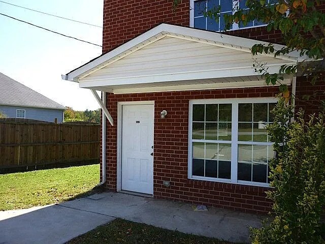 Foto del edificio - 642-640 Clover Ave