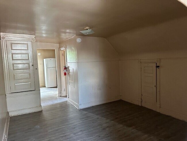 Building Photo - Introducing a cozy studio apartment in the...