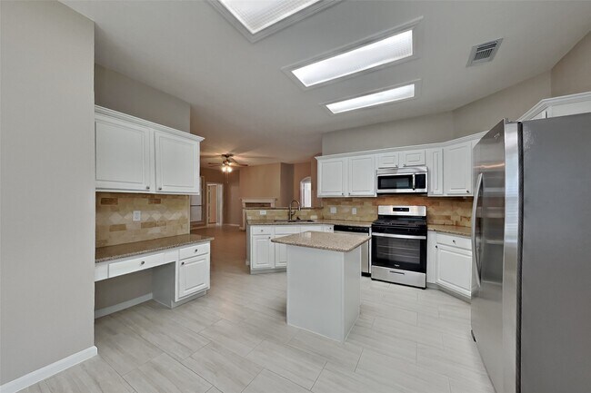 Foto del edificio - 16830 Needle Ridge Ct