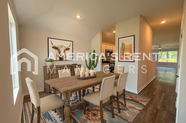 Building Photo - AVAILABLE NOW!! Blinds and Privacy Fence I...
