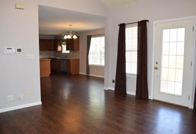 Building Photo - Charming Hickory Valley Gem Near Fort Leonard Wood