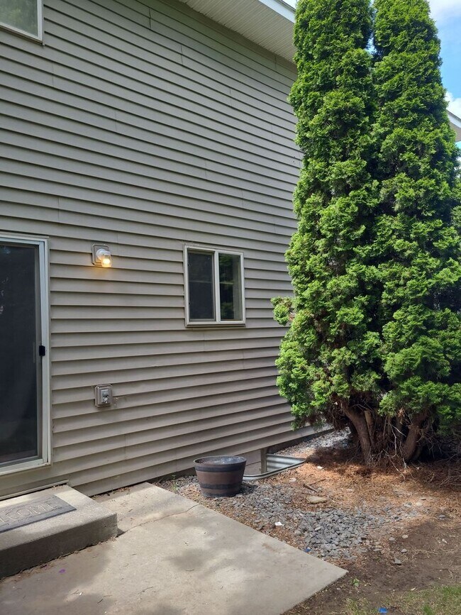 Building Photo - 1309-1311 Shaker Pl