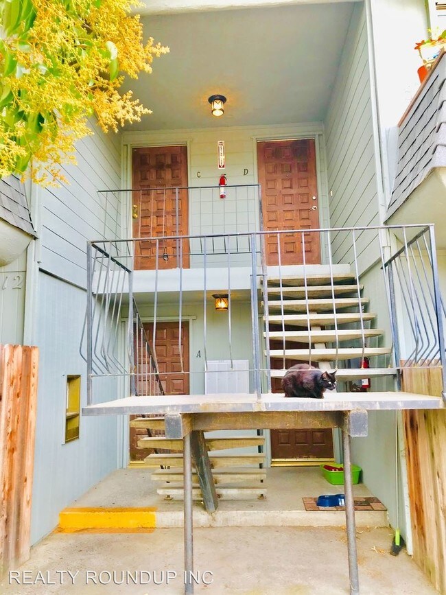 Building Photo - 2212 Roselake Ave