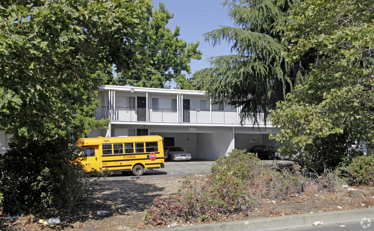 Building Photo - 9225 Bancroft Ave