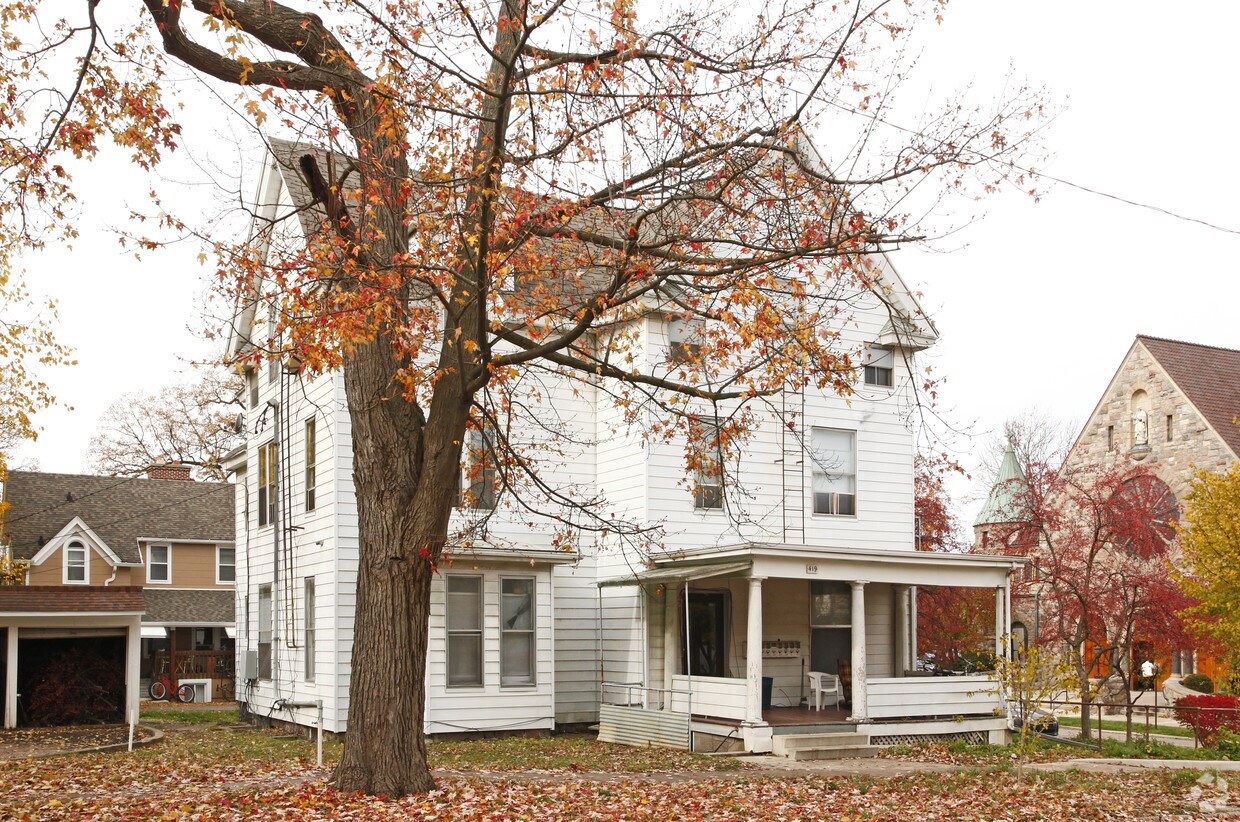 Primary Photo - 419 N State St