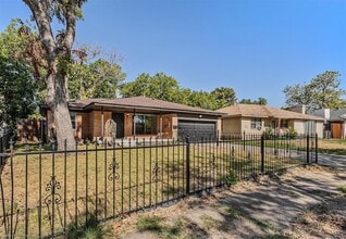 Building Photo - 1351 Dell Oak Dr