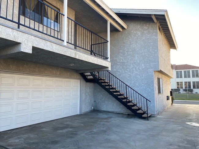 Large 2 car attached garage - 1914 Martina Ave