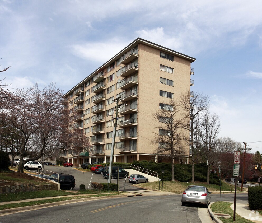 Primary Photo - Boling Brook Towers