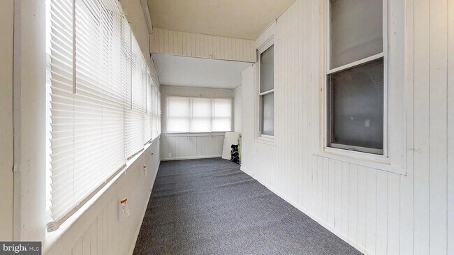 Foto del edificio - 702 Parry Ave