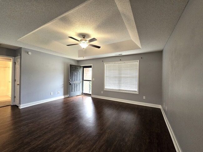 Building Photo - 3563 Beacon Dr