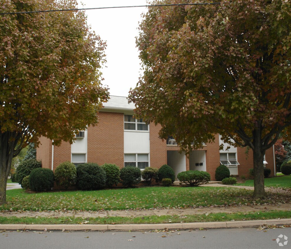 Building Photo - Sheridan Plaza