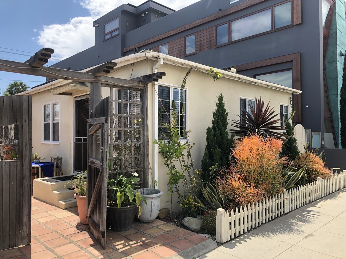 1722 Abbot Kinney Blvd Unit 4, Venice, CA 90291 Apartments Venice, CA