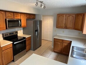 Building Photo - 218 Equestrian Dr