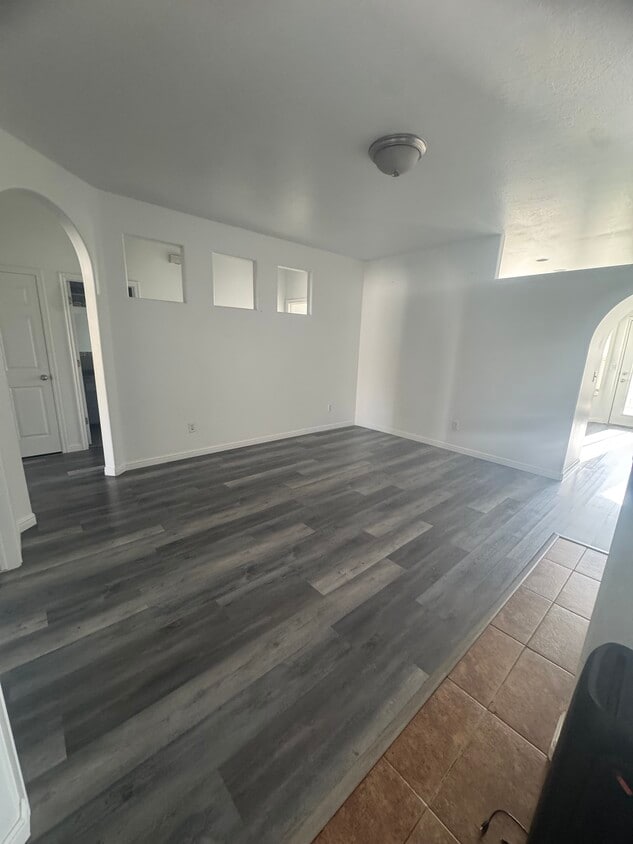 Foto principal - 214 Foxboro Dr W