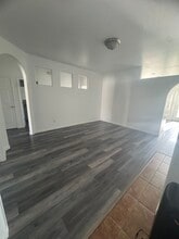 Building Photo - 214 Foxboro Dr W