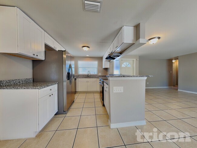 Building Photo - 5811 Oxford Dr