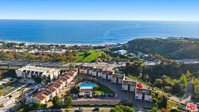 Foto del edificio - 23926 De Ville Way