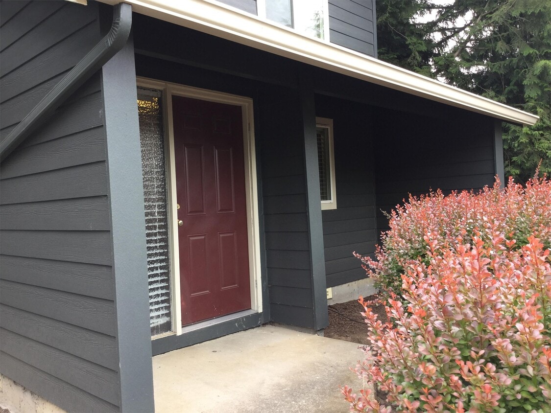 12412 SE 60th Ct Unit D, Milwaukie, OR 97222 Room for Rent in