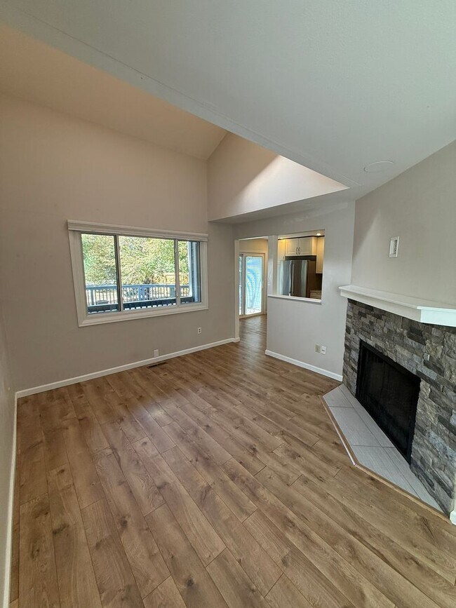 Foto del edificio - 1535 Harrison Ave