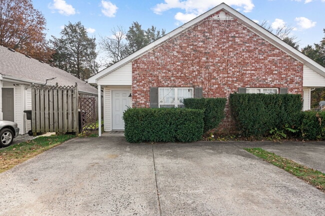 Building Photo - 1576 Chariot Dr