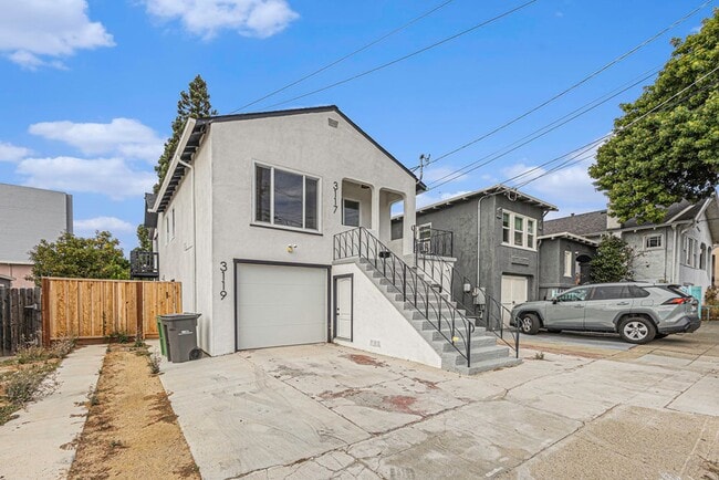 Building Photo - Minna Ave 3117-19