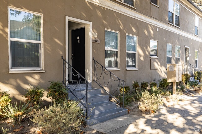 Entrada del edificio - Leimert Park