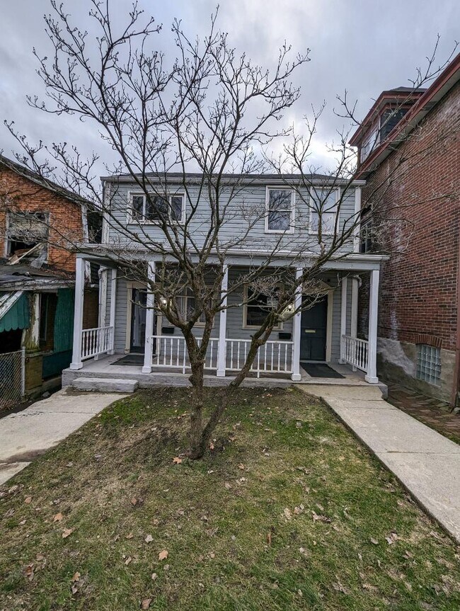Building Photo - 140 Zara St