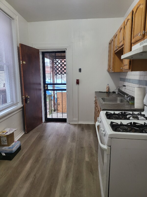 Building Photo - 431 E Walnut Ln