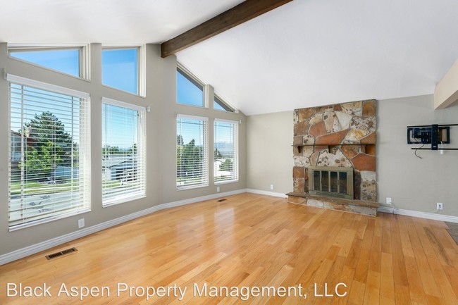 Building Photo - 1367 Indian Ridge Cir