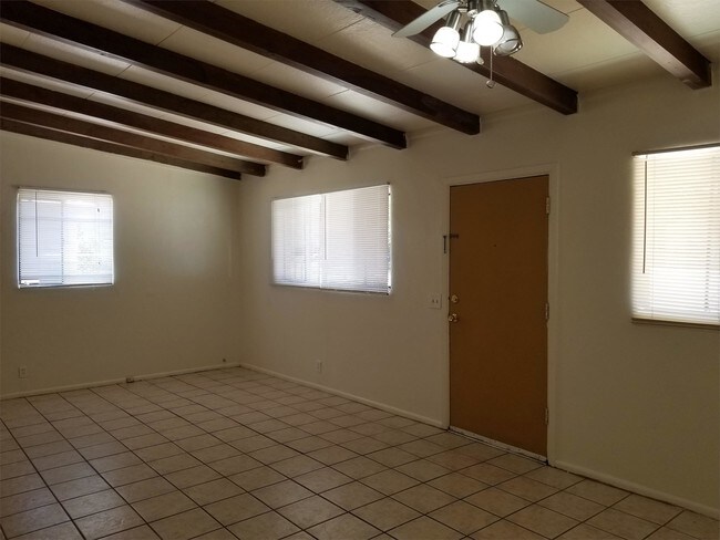 Foto del edificio - 3919 E Lind Rd