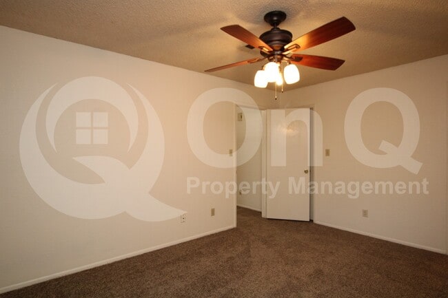 Building Photo - 330 W Tonopah Dr