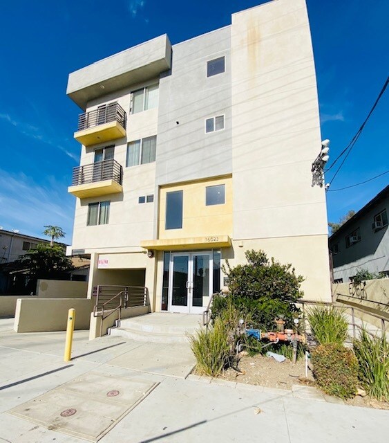 Building Photo - 16023 Vanowen St