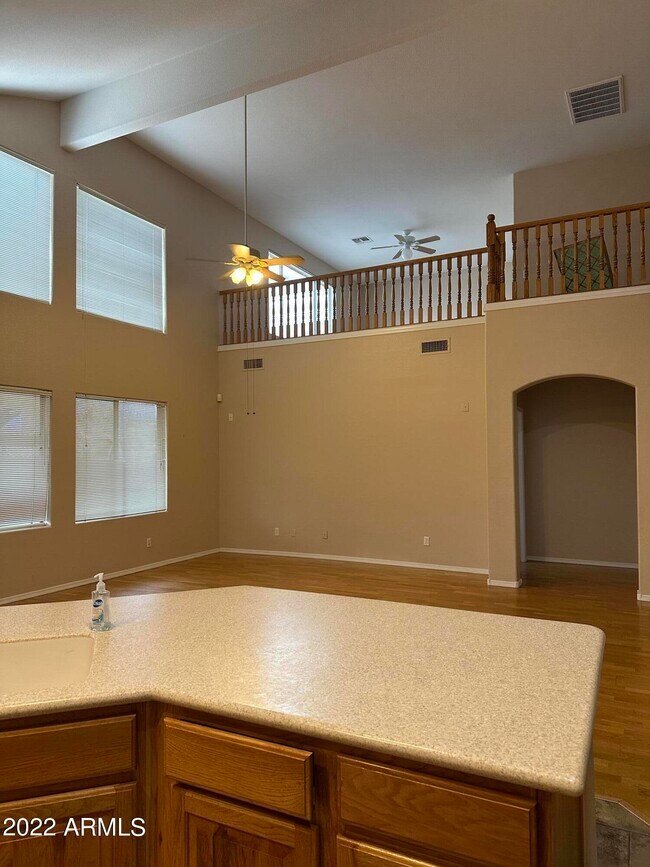 Building Photo - 5927 E Woodridge Dr