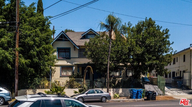 Building Photo - 1130 S Hoover St