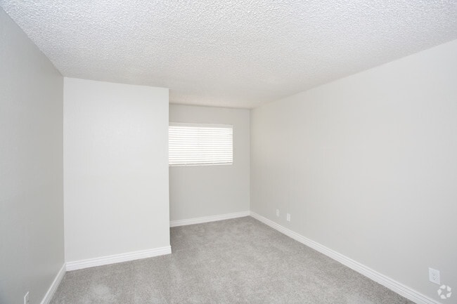 1 habitación, 1 baño - 713 pies cuadrados - 544 Southern Apartments