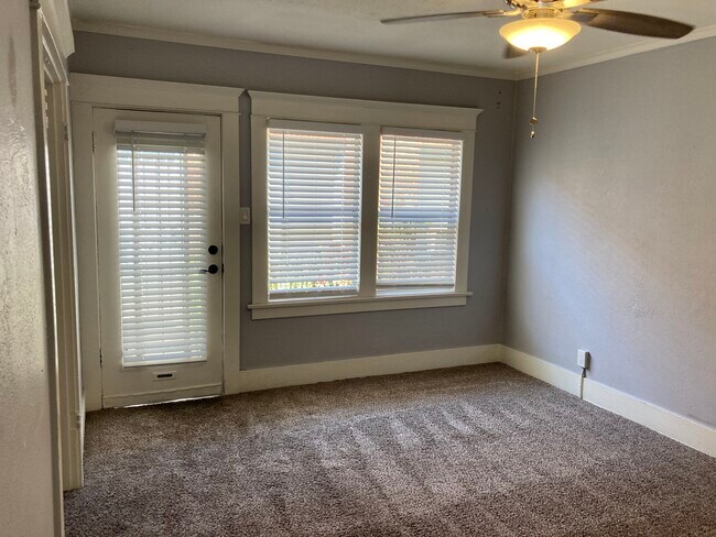 Building Photo - 1151 Daisy Ave