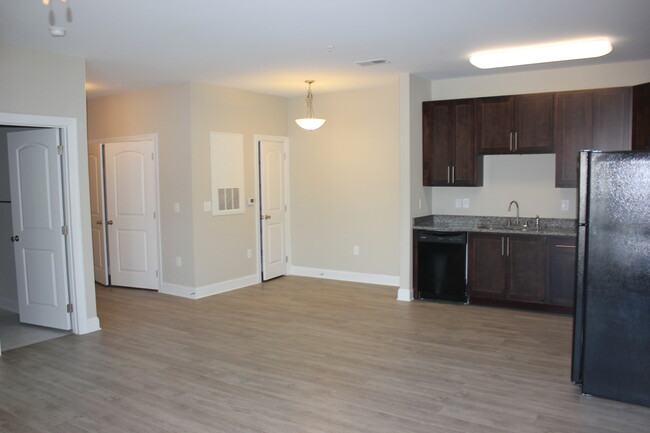 Building Photo - 2 Bedroom, 2 Bath Apartment for Rent