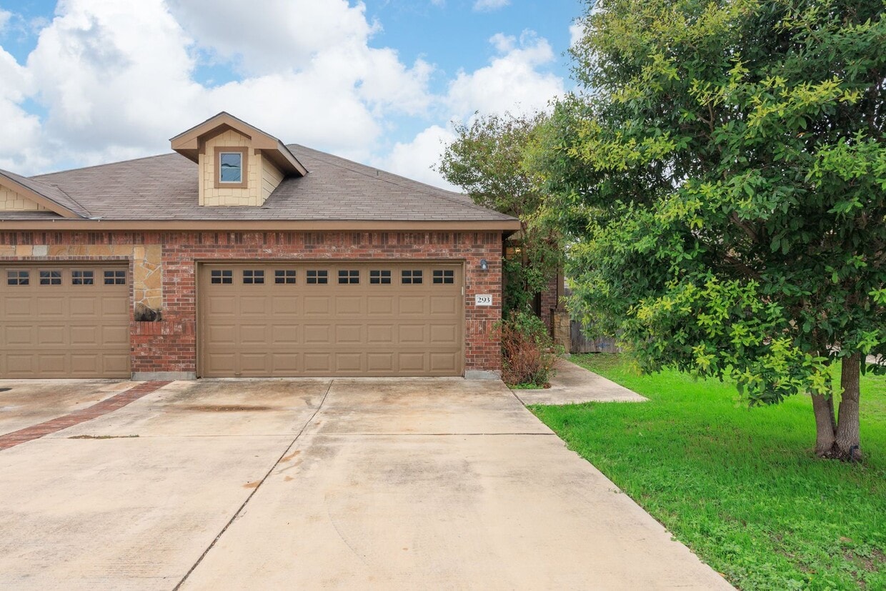 Beautiful 3 Bedroom Duplex in New Braunfel... House Rental in New Braunfels, TX