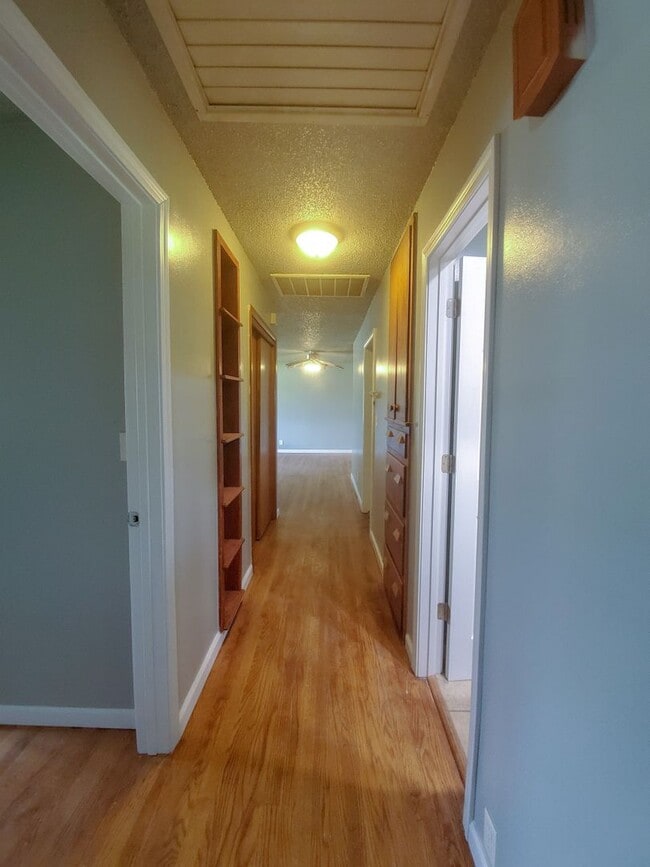 Foto del edificio - 4 Bedroom 2 bath Home in Shawnee