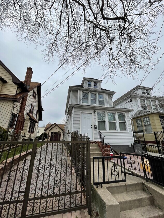 Primary Photo - 11151 118th St