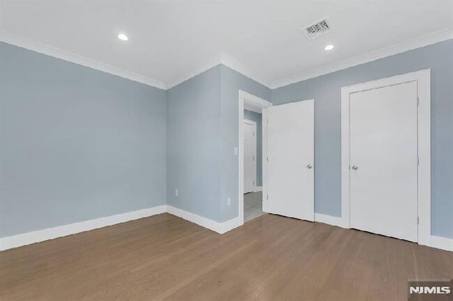 Foto del edificio - Renovated Modern 2 Bedroom -  No Fee