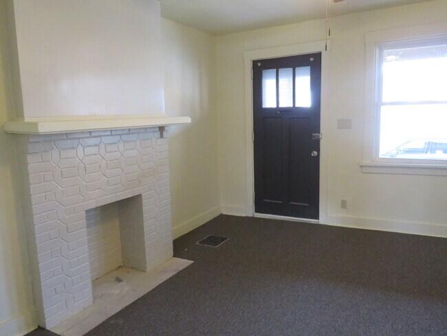 Building Photo - 6448 Navarro St